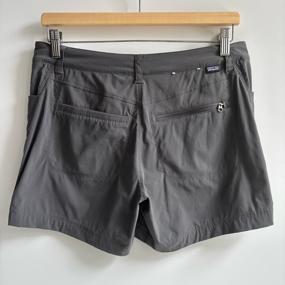 Patagonia Quandary 5" Hiking Shorts in Forge Grey/Charcoal Size 4 - Picture 3 of 17